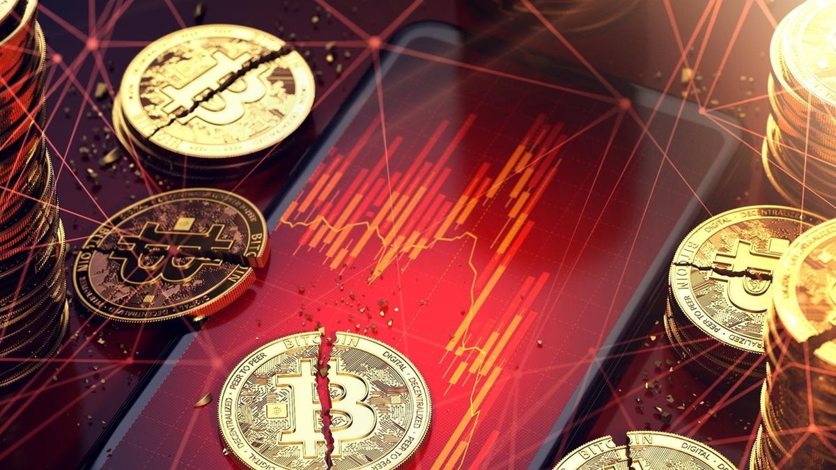 2 Billion Dollars Liquidated and Old Bitcoin Whales Selling: Liquidity Stress or Cycle Reset?